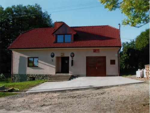 Pohled na zrekonstruovanou budovu obecního úřadu České Lhotice.